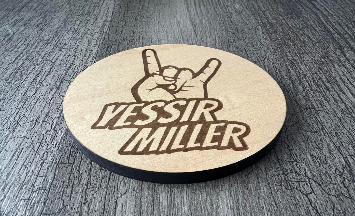 Un sous-verre en bois (Yessir Miller)